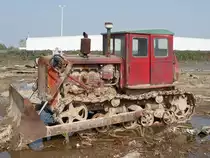 Nach Gebrauch abgestellt und vergessen? Planierraupe in Shouguang, 14.11.10