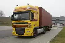 DAF XF Sattelzug mit Container Ladung am 12.12.2013 auf einem Rastplatz nahe
Hamburg.