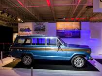 Jeep Wagoneer SJ (Seitenansicht) in TOP-Museumszustand. Foto: Automobile & Advertising (teil der Pariser Automesse 2012) am 11.10.2012.