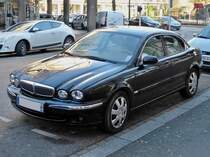 Dieser Jaguar X-Type stand am 10.12.2013 am Straenrand.