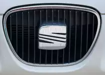 Seat, K�hlergrill mit Logo am  Altena  Baujahr 2010, Dez.2013