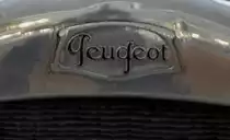 Peugeot, Schriftzug am K�hler eines Oldtimers von 1922, Dez.2013