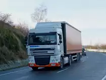 Sattelzug mit DAF XF Zugmaschine gesehen am 17.12.2013.