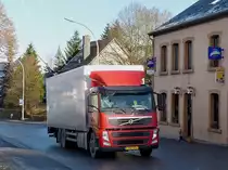 Volvo Lkw mit Kastenaufbau aufgenommen am 17.12.2013.