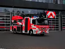 Durch Zufall stand heute in Frankfurt Eckenheim an der Feuerwache 1 eine neue 
MB Atego Drehleiter der Berufsfeuerwehr am 19.12.13 von einen Gehweg aus fotografiert 