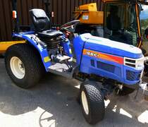 Iseki TH4260, japanischer Kleintraktor, die Firma baut seit 1963 Traktoren, Juli 2013