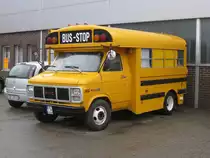 Als Wohnmobil mit Schulbus Outfit sehe ich diesen GMC Vandura 3500 an.
Gesehen habe ich ihn am 22.12.2013 in Natrup - Hagen bei Osnabrück.