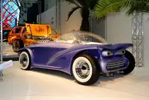  Heckansicht Cosmotron: Basis auf BMW Z3 (Bj. 1998) von dem nur das Fahrgestell und die Technik übrig blieben, 2,8l , 192 PS , 220 Km/h. Mit Straßenzulassung.
Essen Motor Show 6.12.2013