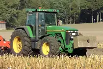 John Deere 8200 bei der Arbeit. Ein richtig schöner Trecker finde ich. (30.09.2013)