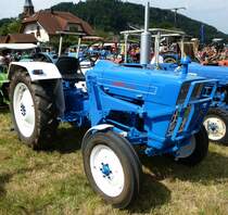 Ford 2000, Ackerschlepper mit 3-Zyl.Diesel und 36PS, Bauzeit von 1964-75, Glottertler Schleppertreffen, Juli 2013