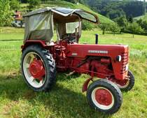 McCormick D432, 4-Zyl.Diesel mit 2175ccm und 32PS, Bauzeit 1962-66, Glottertler Schleppertreffen, Juli 2013