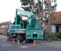 MB 1524 der Firma  Heller  mit Arbeitskorb, eingesetzt bei Baumfllarbeiten in 36100 Petersberg-Marbach im Januar 2014