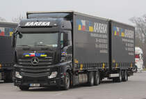 MB Actros 2545 Tandem-Hängerzug von  Kareka  aus Tschechien abgestellt auf dem Rasthof Feuchtwangen, 31.12.2013