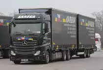MB Actros 2545 Tandem-Hängerzug von  Kareka  aus Tschechien abgestellt auf dem Rasthof Feuchtwangen, 31.12.2013