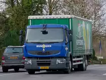 Renault LKW eine Getr�nke Gro�handels ist unterwegs zu dem n�chsten Kunden.  08.01.2014