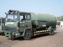 Startbahn Reinigungswagen, irgendwo in Afrika, Sommer 2013.