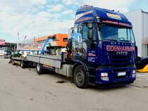 IVECO Stralis-420, wartet auf die Beladung von landwirtschaftlichen Geräten; 130909