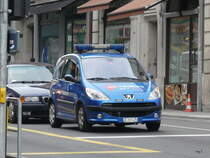 Peugeaut - Medecin Notfallwagen unterwegs in der Stadt Genf am 11.01.2014