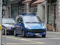 Peugeaut - Medecin Notfallwagen unterwegs in der Stadt Genf am 11.01.2014