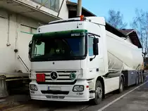 ACTROS-1841, hat lt. Gefahrenguttafel, im Auflieger Diesel bzw. Heizöl geladen; 140110