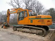 Volvo Kettenbagger der Fa.Kemmer am 19.01.2014 auf der Baustelle an der Freybrücke in Berlin-Spandau.