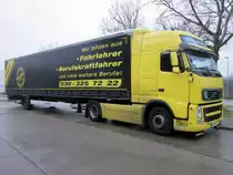 Volvo FH 420 mit Einachsigem Auflieger der Fa. Krone am 08.12.2013 in Berlin-charlottenburg.