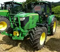 John Deere 6125M, Allradschlepper mit 4-Zyl.Turbo-Diesel, 4500ccm und 125PS, Glottert�ler Schleppertreffen, Juli 2013 