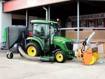 JD-3720 Hydro wurde mit Schneefräse u. Sauggerät ausgestattet; 130909