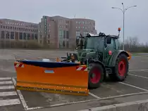 Fendt 209 mit Schneeschieber wartet ungeduldig auf den ersten Schnee.  22.01.2014