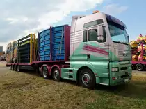 MAN TGA560-XXL, Schaustellerfahrzeug; transportiert Teile für eine transportabe Wasserrutsche; 130814