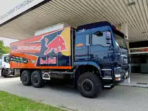 MAN steht für KTM_FACTORY RACING, beim Beschriftungszentrum Ried zur Abholung bereit; 130724