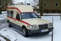 schöner alter Mercedes Krankenwagen im Privatbesitz, Doberlug-Kirchhain 20.02.2013