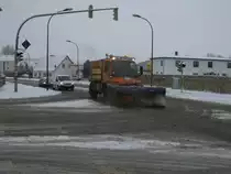 Die ersten Schneeflocken bescherte diesen Mercedes Unimog,am 21.Januar 2014,den ersten Wintereinsatz in Bergen/Rügen.