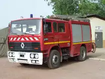 Löschwagen Renault G 230 der französischen Feuerwehr in N'Djamena (Sommer 2013).