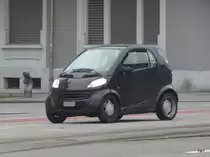 Schwarzer Smart unterwegs in der Stadt Solothurn am 25.01.2014