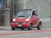 Rot/Grauer Smart unterwegs in der Stadt Solothurn am 25.01.2014