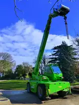 Frankreich, PACA, Vaucluse, Avignon, Rocher des DOMS, beim Papstpalast, Merlo ROTO 45 21 MCSS (max Höhe: 20,8 m, max Last 500 - 4500 kg) bei Arbeiten im Park. 31.01.2014 