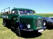 STEYR-480, Bj.1958; ehem. im Einsatz für Grieskirchner-Bier, wurde mit einigen alten Holzfässern beladen; 130721