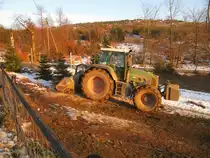 Am 30.01.2014 arbeitet dieser Fendt 820 in Bestwig-Föckinghausen.