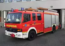 Löschgruppenfahrzeug (LF 24) der Freiwilligen Feuerwehr Viersen, hauptamtliche Wache Technische Daten: Mercedes-Benz Atego 1628 F Aufbau durch die Firma Ziegler Automatikgetriebe Löschmittel: 2.000 Liter Löschwasser 200 Liter Schaummittel Ausstattung: Feuerlöschkreiselpumpe Ziegler FP 24/8 Schlauchmaterial wasserführende Armaturen hydraulisches Rettungsgerät Seilwinde der Firma Rotzler 4 Atemschutzgeräte im Mannschaftsraum Stromaggregat Lichtmast mit 2 Halogenscheinwerfern à 1.000 Watt Schiebleiter, dreiteilig Steckleiter, vierteilig. Am 7.1.2014 in Viersen von mir zwecks Fototermin aufgenommen worden