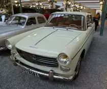 Peugeot 404, Baujahr 1961, 4-Zyl.Motor mit 1618ccm und 69PS, Vmax.145Km/h, Automobilmuseum Mhlhausen, Nov.2013