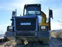 Frankreich, Languedoc-Roussillon, Hérault, zwischen Villeneuve-lès-Maguelone und Palavas-les-Flots. Komatsu HM 300 im Einsatz bei der Dünensanierung. 12.02.2014
