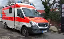 MB Sprinter des DRK steht an einer Senioreneinrichtung in 36088 Hünfeld, Februar 2014