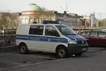 Hamburg Hauptbahnhof am 10.2.2014: VW Transporter der Bundespolizei.