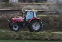 Mitzieher eines Massey - Ferguson 7480 am 21.2.2014 bei Rimburg Übach-Palenberg
