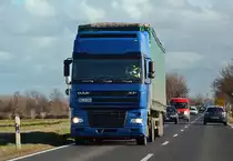 DAF XF mit Pritschenauflieger bei Euskirchen - 17.01.2014