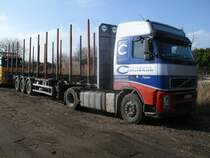 Polnischer VOLVO Holztransporter,am 01.März 2014,in Bergen/Rügen.