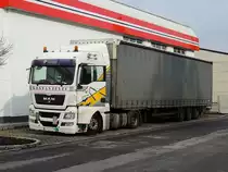 MAN TGX18:480 von Kostanjevec steht zur Entladung bei einem Baumarkt bereit; 140222