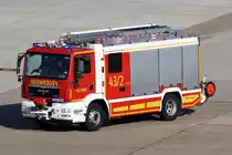Flughafenfeuerwehr Fahrzeug 43/2 in Düsseldorf am Flughafen 23.2.2014