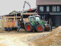 FENDT-312Vario, treibt eine Hydraulikkran an, und wird somit zu Montagearbeiten herangezogen; 140301
